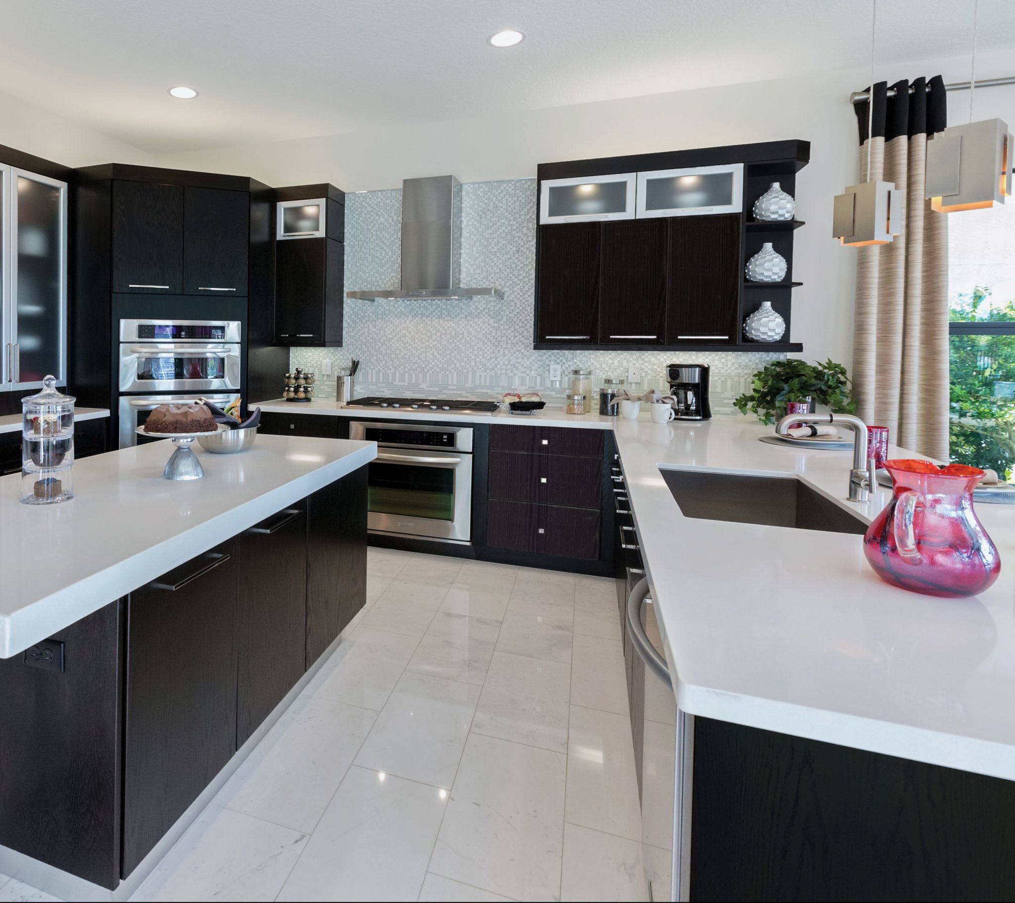 black kitchen cabinets