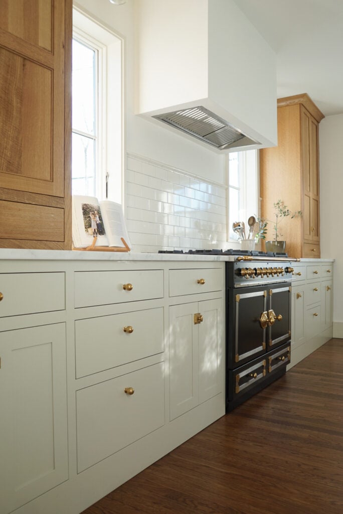 Quarter sawn white oak cabinets with black range and plaster range hood