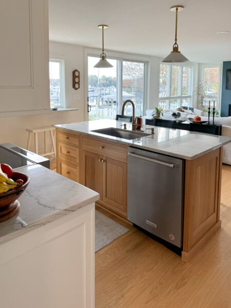 Flush Inset, Crawford doors & drawer fronts, Frosty White, Ebony, Quartersawn White Oak (Natural/clearcoat finish)