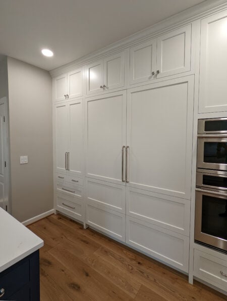 Flush Inset, CRP-10 doors & drawer fronts (regular framing bead, flat panel), Stanisci T series hood, Crown 24, Colonial Bas 10, Frosty White & Regent Blue