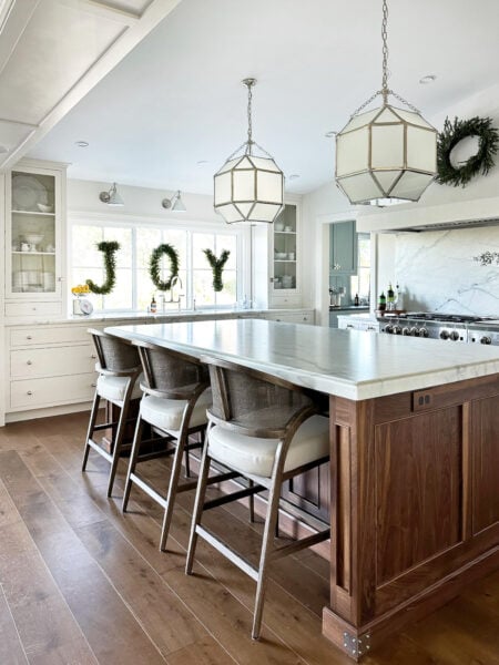 Flush Inset, Kitchen: TW-10 doors & slab drawer fronts, Antique White Colourtone. Island: Wayland doors & Boulder drawer fronts, Walnut with Autumn Wiping Stain