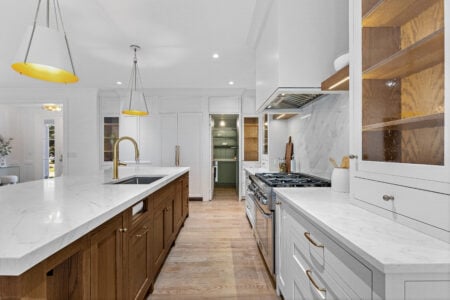 Flush Inset, TW-1038 doors & drawerfronts (top slab), Perimeter Arctic White Colourtone, trim sourced by customer, Island CRP-10 doors/drawerfronts (top slab), White Oak, Autumn wiping stain, Colonial Base 10