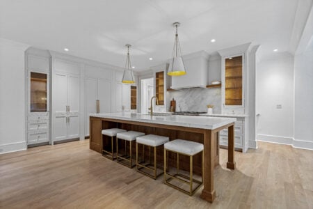 Flush Inset, TW-1038 doors & drawerfronts (top slab), Perimeter Arctic White Colourtone, trim sourced by customer, Island CRP-10 doors/drawerfronts (top slab), White Oak, Autumn wiping stain, Colonial Base 10