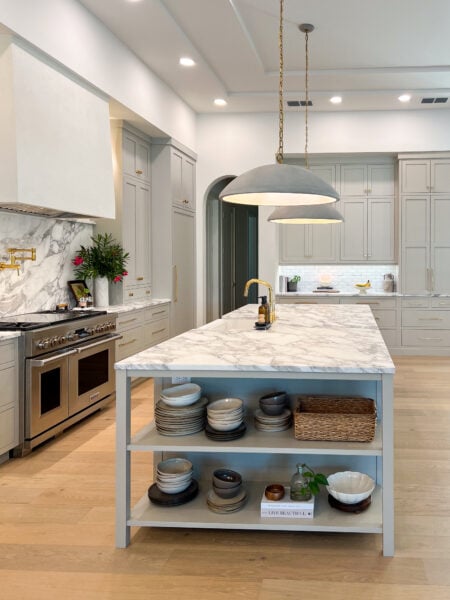 Flush Inset, Hearthstone Grey Colourtone, Albany doors & drawerfronts (top slabs), Slab Crown/Base trim