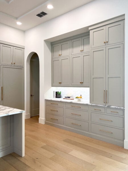 Flush Inset, Hearthstone Grey Colourtone, Albany doors & drawerfronts (top slabs), Slab Crown/Base trim