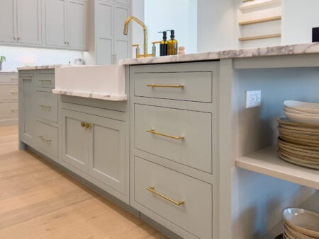 Flush Inset, Hearthstone Grey Colourtone, Albany doors & drawerfronts (top slabs), Slab Crown/Base trim