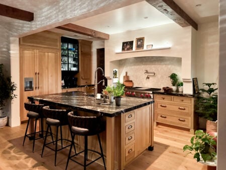 Flush Inset, Natural QS White Oak, Madison doors, Madison & Slab drawerfronts (L297 edge), Bev nook Ebony Colourtone, Large Cove Crown 2618, Inset Light Rail 2671, Beaded Base 381