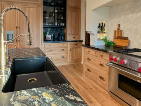 Flush Inset, Natural QS White Oak, Madison doors, Madison & Slab drawerfronts (L297 edge), Bev nook Ebony Colourtone, Large Cove Crown 2618, Inset Light Rail 2671, Beaded Base 381