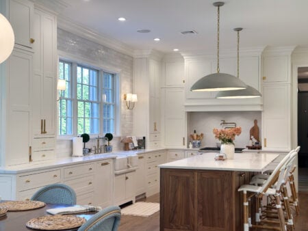 Flush Inset, Perimeter Frosty White Colourtone, Island Natural Walnut, Amesbury doors & drawerfronts (top slab), trim by customer