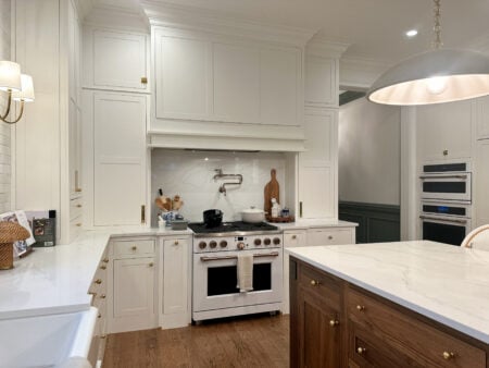 Flush Inset, Perimeter Frosty White Colourtone, Island Natural Walnut, Amesbury doors & drawerfronts (top slab), trim by customer