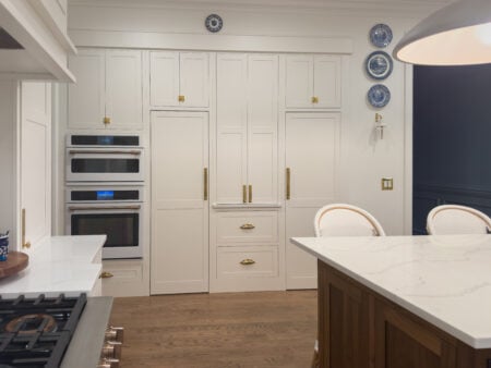 Flush Inset, Perimeter Frosty White Colourtone, Island Natural Walnut, Amesbury doors & drawerfronts (top slab), trim by customer