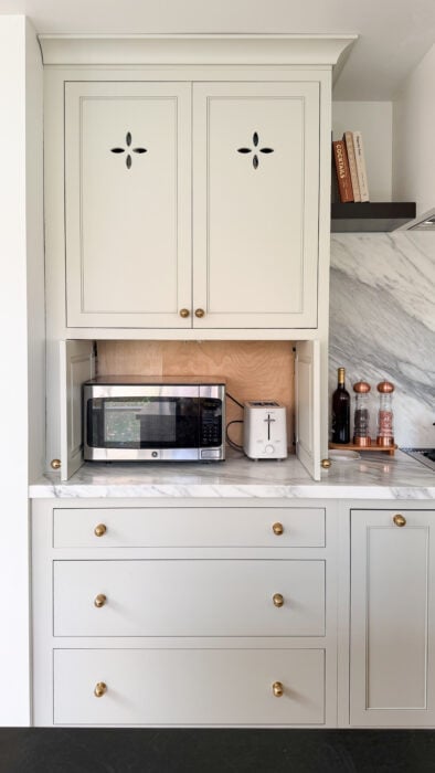 Flush Inset, Madison Doors, Slab Drawerfronts, Perimeter Heron Colourtone, Cove Crown 1524