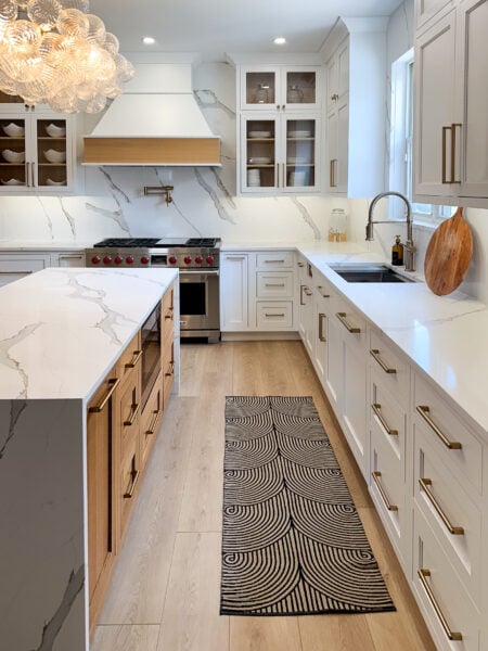 Flush Inset, Painted Arctic White Colourtone, White Oak, Nutmeg wiping stain, Crawford doors & drawerfronts (top slab), Large Cove 2618, Inset Shaker Light Rail 2671